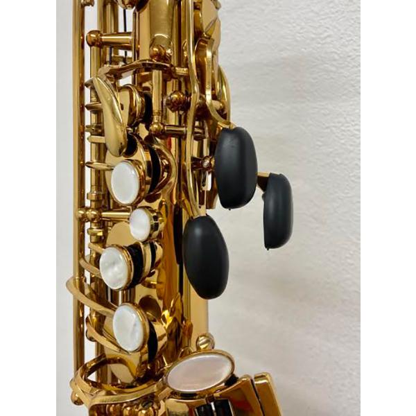 サクソフォーンの左手D・E♭・Fキーに取り付けるゴム製ライザー3個セット。ソプラノ・アルト・テナー・バリトンすべてに対応。