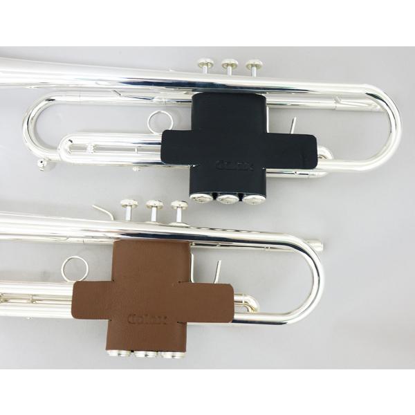 バルブのケーシングに取り付ける、革製プロテクター。手の油分や外気の汚れから楽器を守ります。