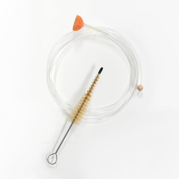 スライド用クリーニングコード、マウスピースブラシのセット。