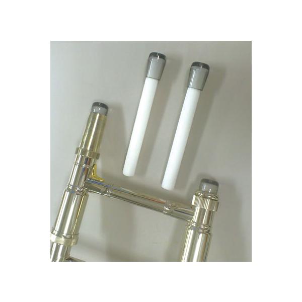 トロンボーンのスライドから水が漏れて、ケース内が汚れてしまうことはありませんか？吸収体のついたこのプラグをスライドに差して収納すれば、もうケース内が汚れることもありません！