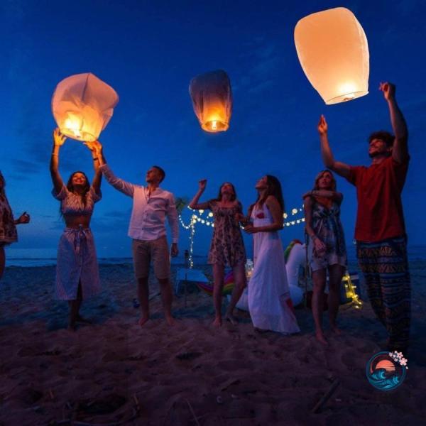 商品説明      　商品詳細  環境に優しい難燃紙で作られており、100％生分解性であり、飛行高度は約500-1000メートルです  耐火紙で手作りです、空に飛ばす時燃えにくい、明らかに、高く安全で飛びできます 軽量、持ち運びが簡単、非常...