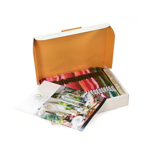 ●内容：25番刺しゅう糸100綛（1かせあたり約8m）、スプール50枚、カラーチャート1部ガーデンからインスピレーションを受けセレクトされた25番刺しゅう糸のカラーアソートセットです。※こちらの商品は刺しゅう糸のみのセットです。作品に使用す...