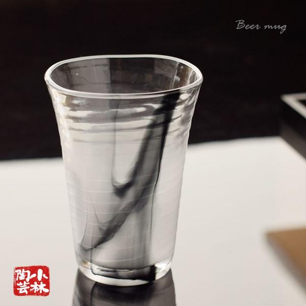 グラスの内側に施した『　すりガラス状の小さな凹凸　』がビールの風味を美味しく変えました。クリーミーな泡を長もちさせ、ビールの旨さを倍加するグラスです。和食、洋食をとわず、あらゆるビールのシーンに最適なかたちや色味を揃えたラインナップです。ま...