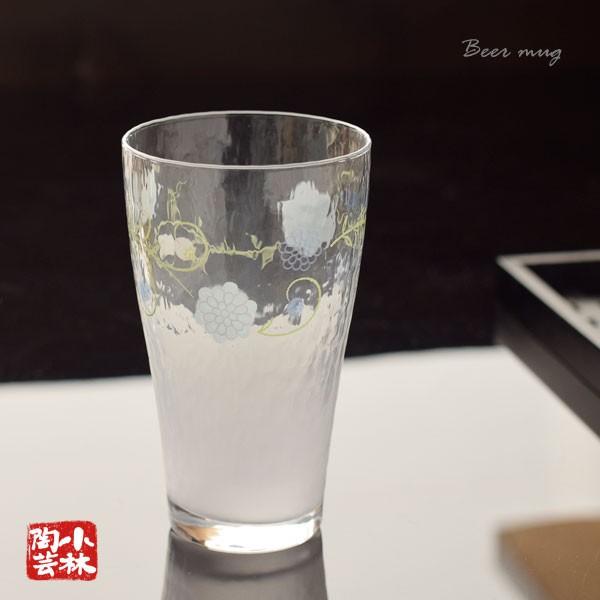 グラスの内側に施した『　すりガラス状の小さな凹凸　』がビールの風味を美味しく変えました。クリーミーな泡を長もちさせ、ビールの旨さを倍加するグラスです。和食、洋食をとわず、あらゆるビールのシーンに最適なかたちや色味を揃えたラインナップです。ま...