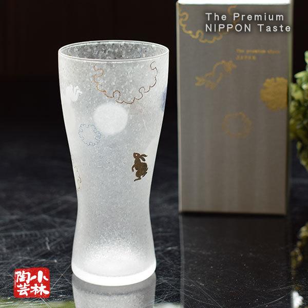 金彩を施した雪兎をモチーフにしたグラスです。グラス内にサンドブラスト加工にて泡づくり機能を持たせています。ギフト梱包をしての発送をしています。簡易熨斗も承っております。【　サイズ　】　口径：6.9×高さ：14.9cm【　材質　】　ガラス【　...