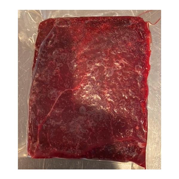 ニタリクジラの冷凍生食用赤身ブロック濃厚な味わいのニタリ鯨。お刺身、焼き、揚げ物、はりはり鍋等レパートリー豊富な食材です。冷凍10kgブロックを肉磨きせず8等分に切り分けますので、解凍後２〜3ブロックにわかれます。※解凍方法真空パックに切れ...