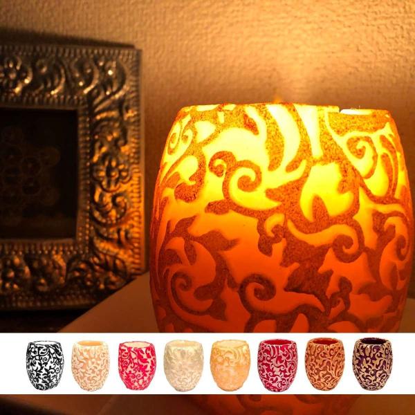 キャンドル全体をスワール(渦巻き)の葉っぱが包む模様が彫られていて、とってオシャレです。デザインや色合いも綺麗なので贈り物にも最適です。また、芯周りがへこんでいるので、つけ始めからキャンドルの素敵な姿を見ていただきやすくなっています。※天然...