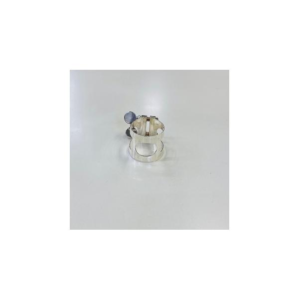 ビュッフェ・クランポン B♭クラリネット用リガチャー銀メッキ 正締め※店舗、その他のネット販売での併売のため欠品となる場合がございます。予めご了承ください。欠品の場合はメールにてご連絡申し上げます。※宅配便発送となります。※商品の性質上、商...