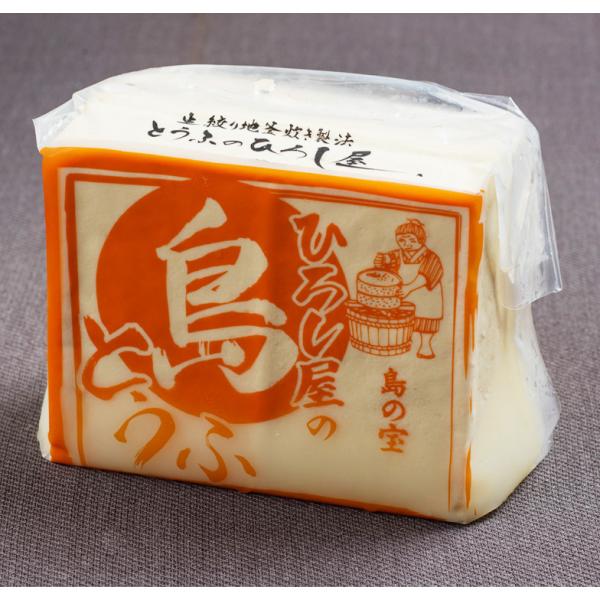 商品名：島豆腐一丁内容量：１ｋｇ内容：丸大豆｛（アメリカ産（非遺伝子組換え）｝・にがり・塩賞味期限：１４日特徴：独特の風味がおいしい、かまど炊き豆腐をそのまま真空パックにしました。保存方法：要冷蔵１０℃以下配送方法：冷蔵同梱方法：冷蔵【発送...