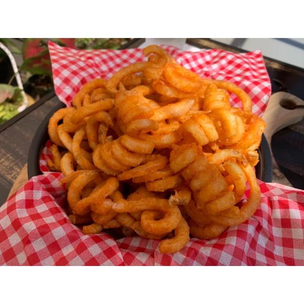 袋に幾つかの空気穴がございます。こちらは袋パンク防止の為の穴になっております。