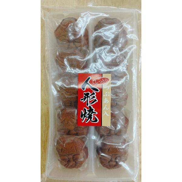 あんこをカステラ生地でくるんだ昔からの美味しいおやつ日本茶のおともにピッタリ！