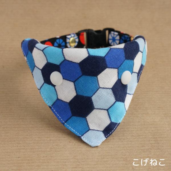 猫さんの首輪用のバンダナです。サッカーボール風のヘキサゴン（六角形）がプリントされたバンダナです。サッカー観戦のお供や、ボールを追いかけるのが好きな猫さんに♪※１点１点、柄の出方が異なります。見本とまったく同じものはありません。※柄の指定は...