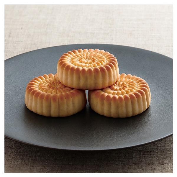 京菓子處 鼓月 の代表銘菓の華バターやクリームを使い、京菓子の伝統の中に洋の味覚を取り入れた菓子に仕上げました。中は黄味餡の焼きまんじゅうです。贈り物、お手土産、お供えなどにぜひご利用ください。【手提げ袋のお知らせ】手提げ袋をご入用の方はオ...