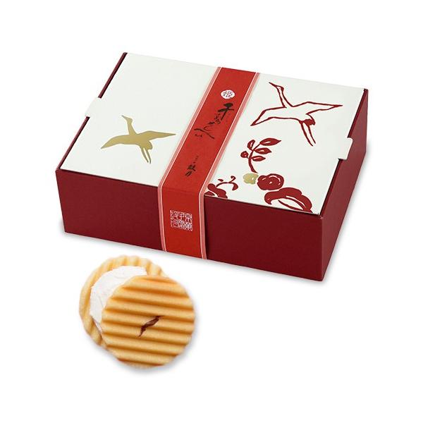 京菓子處鼓月の人気商品の千寿せんべいを一口サイズにした姫千寿せんべいシュガークリームです。サクッと軽やかなヴァッフェル生地に定番のシュガークリームを合わせました。長年愛されているお味がお口いっぱいに広がります。【手提げ袋のお知らせ】手提げ袋...