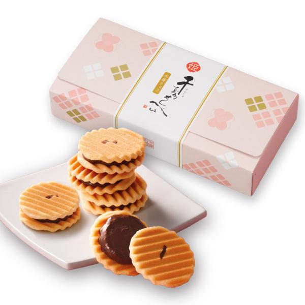 京菓子處鼓月の人気商品の千寿せんべいを一口サイズにした姫千寿せんべい木苺チョコです。フリーズドライの木苺パウダーの甘酸っぱさと、ビターチョコレートが上品な大人の風味に仕上げています。バレンタインの贈り物だけでなく、自分へのちょっとしたご褒美...