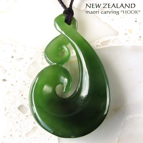 天然石 メンズアクセサリー ペンダント グリーンストーン カービング ニュージーランド マオリカービング チョーカ 男女兼用アクセサリー ネックレス Jadegal Twist 06 コヒ ニュージーランドギフト 通販 Yahoo ショッピング