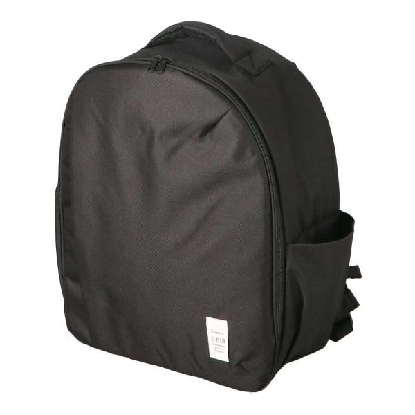 ガバッと開く開口部と専用保冷剤ポケットが便利