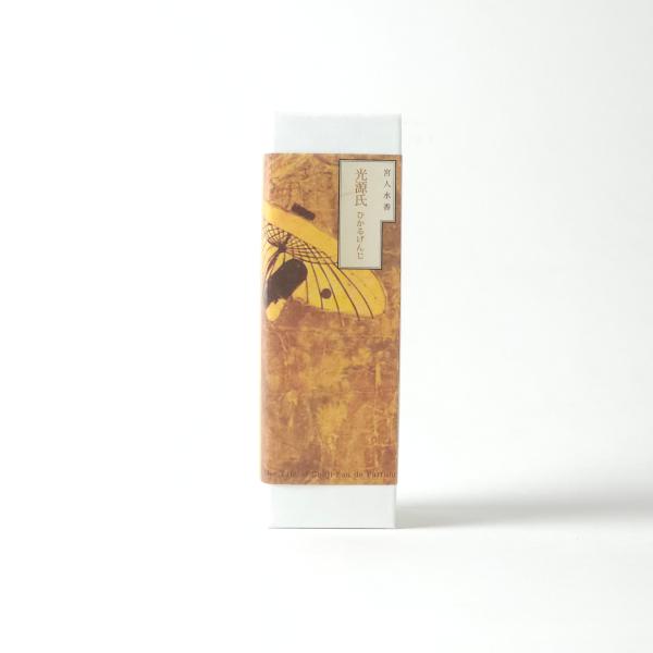 源氏物語の王朝風雅の世界を香水で表現。美麗で幻想的な帖とともに、それぞれの古都の癒しをお楽しみいただけます。香水のウッディな香りにオークモス(苔の香り)、アンバーなどの濃厚な香りをブレンドした気分を落ち着かせる上品な香り。■商品詳細メーカー...