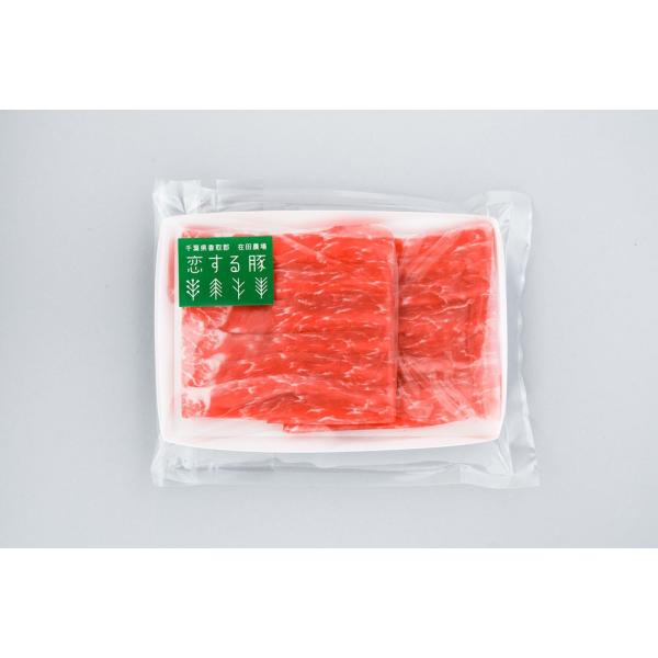 脂身はすくなく、さっぱりとしています。ジンジャーソースに浸けてもいいし、野菜炒めに入れるお肉でも。「しゃぶしゃぶ」のときは、モモも薄切りは必須のアイテムです。千葉県香取郡の「在田農場」で育った恋する豚は、自社で開発、製造している発酵飼料を食...