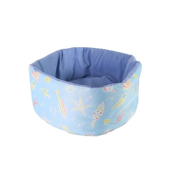 サークルベッドブルー/-/91686・Color:ブルー・●まーるくなって落ち着いてくつろげる猫用サマーベッド。・●夏にうれしい抗菌防臭加工。まーるい桶型はまーるくなりやすく最高。・●海の中にいるようなデザインのプリントは接触冷感素材でひん...