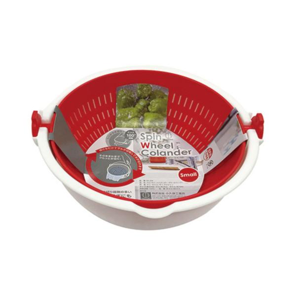 【片手でサッと水切り】ザルとボウルが一体化。ボウルの中でザルがクルンと回転して簡単に水切りできます。片手で傾けるだけでしっかり水切りできます。ボウルをザルにかぶせて振れば、葉物野菜などの水切りにも便利。水切り専用のスピナーを使わずにすむので...