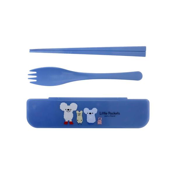 【特長】◎箸、スプーン、ケースのカトラリーセット。◎箸の長さ：約18cm◎スプーンの長さ：約18cm◎スプーンは先端約1.5cmがミニフォークになっています。食べ物を少し刺すこともできます。◎ケース内に箸とスプーンを固定できます。◎持ち運ぶ...