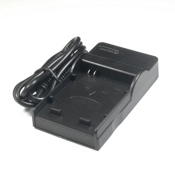 【メール便送料無料】【送料無料】【仕様】色:ブラックサイズ:約47×89×20mm 重量:約30g(本体のみ)入力:micro USB DC5V±5%出力:DC 4.2V±5% 300mA付属品:USBケーブル保証:6ヶ月間【商品情報】PD...