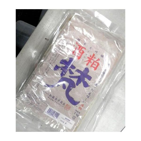 梵　純米大吟醸　酒粕原材料名：　酒粕内容量：　700ｇ添加物：　一切使用しておりません保存方法：　冷暗所に保存酒蔵：　福井県加藤吉平商店「梵」※気温を見ながら、3月途中〜11月末頃までクール便（通常送料+220円）でのお届けとなります。