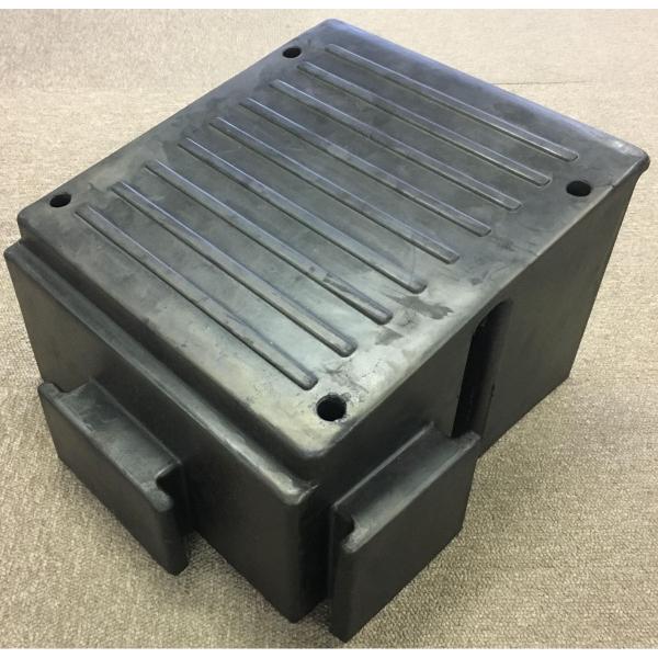 繋ぎ合わせて好きなサイズに組合せできる。ゴム製で、濡れても滑りにくく安全。