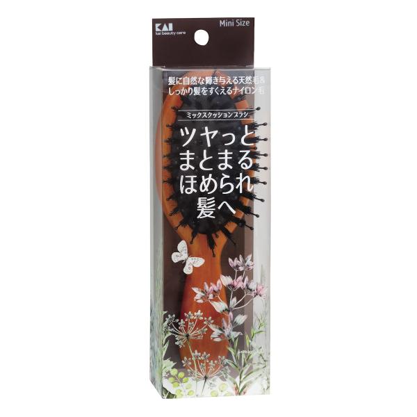 ●毎日のお手入れに欠かせないブラシです。ホコリや汚れを取るのにお使いください。●天然豚毛が紙に自然な艶を与えます。●やわらかい天然豚毛と先が丸いナイロン毛を使用していますので、頭皮と髪に優しくお使いいただけます。