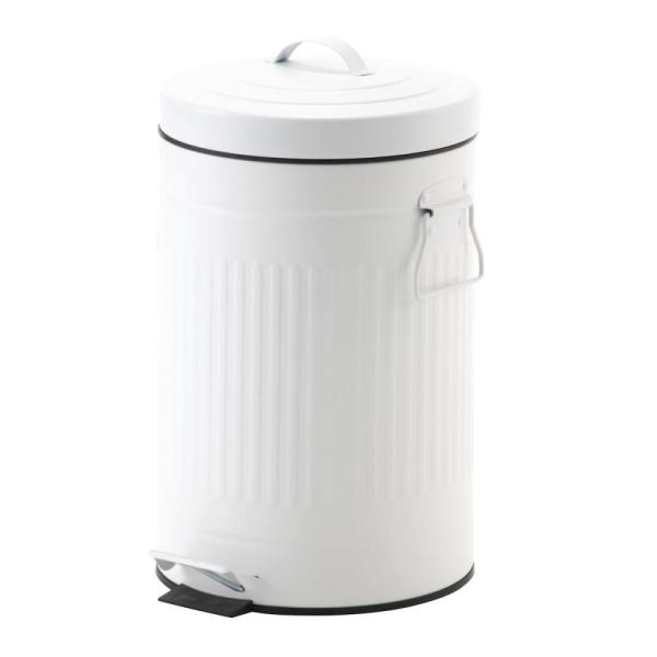 ペダル式でフタを楽に開閉します　 フタが静かにゆっくり閉まる静音機能付き。