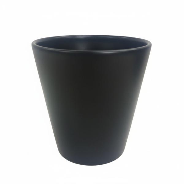 ベーシックなカラーでお部屋をコーディネートできる陶器製の鉢カバー