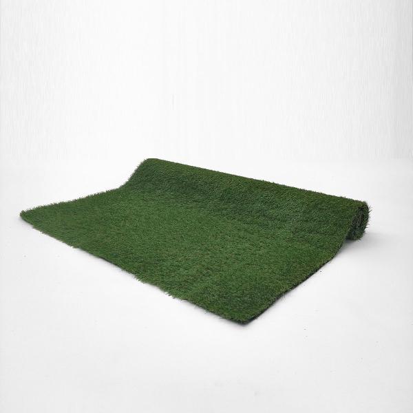 本物みたいな人工芝。　 １年中どこでも芝を楽しめる。　 水やりや芝刈りなどのメンテナンス不要。