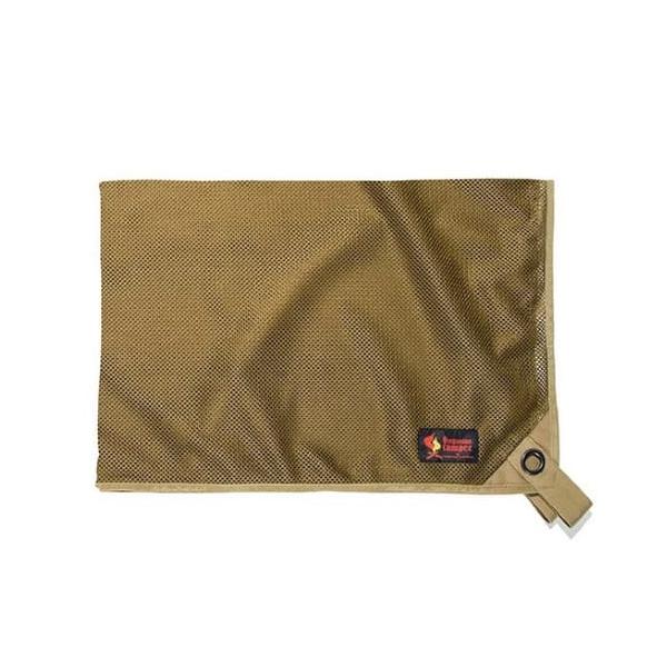 サイドタープでの使用や目隠しとして使えるメッシュシェードです。風が程よく抜けるので、夏場でも快適。タープやソロテントと組みあわせたり、カーサイドに取り付けたりと、使い方は様々です。ポールや張り綱などを組み合わせてご使用ください。※ポール・張...