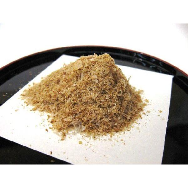 商品コード 80003 商品名 薩摩かつお粉  原材料名 かつおのふし（鹿児島産）  内容量 １００ｇ ｘ３ 賞味期限 １年 製造者：山本食品有限会社　広島県尾道市新浜2-8-36 備考 薩摩の鰹節の粉末です。料理にプラスすると風味・コクが...