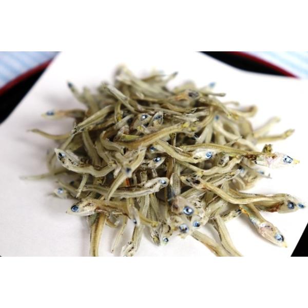 商品名 わけあり上乾ちりめん  原材料名 片口いわし（広島県産）、食塩 内容量 200g  賞味期限 2ヵ月（商品到着後は冷暗所にて保存し、開封後はお早めにお召し上がり下さい。）  製造者 山本食品有限会社広島県尾道市新浜2-8-36  備...