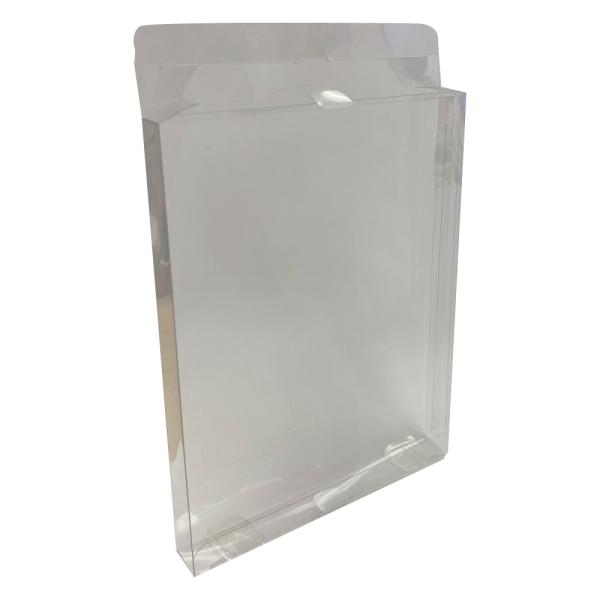 メディアパッケージ保護用の透明ケースです。PS3用ソフトやブルーレイ用パッケージ(スチールブックを含む)を入れるのに最適なサイズです。サイズ：外寸W136×H172×D16mm入数：100枚素材：塩化ビニール発送不可地域有：沖縄・離島へは販...
