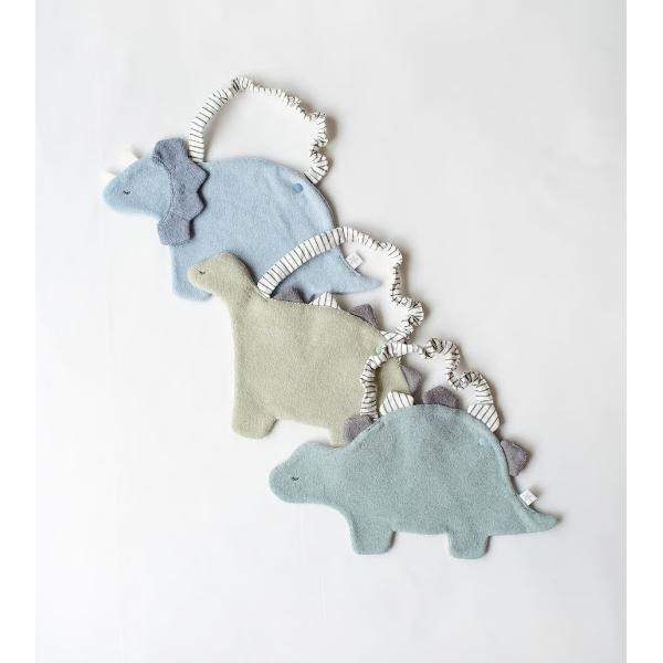 「優しい表情の恐竜型スタイ」ふんわり優しい肌触りのパイル素材がつけ心地良く、吸水性も抜群のベビースタイです。 赤ちゃんの小さな手で掴みやすい立体的なツノパーツが付いているので、タグがを触るのが大好きなベビーの手遊びにもおすすめ。ゴム入りのベ...