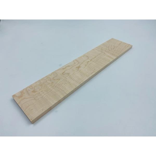 【産地】カナダ産【寸法】厚み約11mm×幅約85mm×長さ約400mm【注意】天然木ですので、商品１点１点節、木目の具合が異なっています【注意】杢の入りかたに個体差はあります【枚数】1枚カナダの特産品の1つであるメープル。その中で、きれいな...