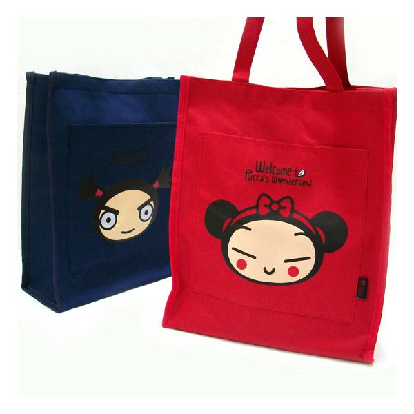 韓国発のキャラクター「プッカ（PUCCA）」のトートバッグです。「プッカ（レッド）」と、プッカのボーイフレンド「ガル（ネイビー）」の2種類があります。開口部にファスナーはありませんが、中央部分にマジックテープがあります。サイズ：　縦32.4...