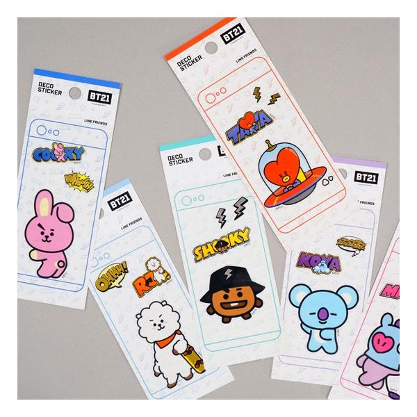 防弾少年団がプロデュースした「BT21」のデコレーションステッカーです。透明なPVC素材と、スマホのデコレーションにピッタリなサイズ！スマホをBT21で、デコレーションしよう！ サイズ：　18.5cm　×　7cm　（パッケージのサイズ）