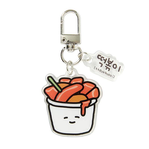 韓国の代表的な食べ物、「トッポキ」の、アクリルキーホルダーです。ハングルの「トッポキ」の文字も可愛くて、お土産にもピッタリです！サイズ：　約　3.6cm　×　3.8cm材質：　アクリル　他製造国：　中国