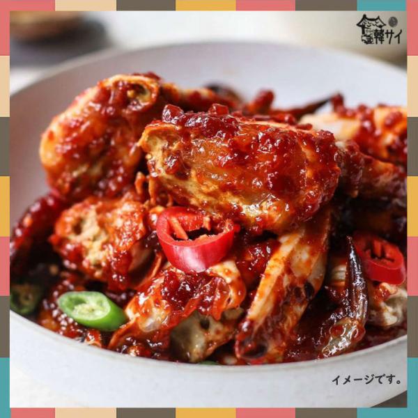 【自家製　ヤンニョムケジャン】手作りのヤンニョムケジャンです。弊社で直接、ご丁寧に作ります。火を通さずに、生でそのままお召し上がりください。鍋に入れても美味しいです。その甘辛さが食欲をそそります！◆内容量：1Kg◆原材料：渡り蟹、玉ねぎ・生...