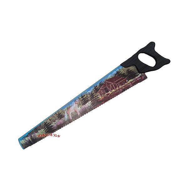 ノコギリをモチーフにしたブリキ製の壁掛です。背面にマグネットが付いてます。サイズ（約）：幅31.5cm／USA輸入品ブリキ・木／中国製ペイントムラや擦れ、色トビなどのあるアメリカンカントリー雑貨です。ご覧の環境で多少色が異なります。写真のＭ...