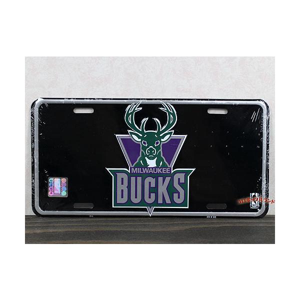 USA製のナンバープレートサイズのデザインプレートです。カラフルポップなデザインからアートなものまで200種類以上を販売しています。プレートにはフラットなものと凸凹したエンボス加工の２種類があります。余白のあるプレートは愛車のナンバーやお好...