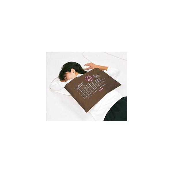 温熱効果で血行を促進し、コリや痛みを緩和する温熱療法「遠赤外線コスモパック」です。 生地にコーティングされた遠赤外線セラミックが、ヒーターの温熱を増幅して、心地よい微温熱が"身体の深部までじんわり浸透。血行を促進し、頑固な肩こりや痛みを和ら...