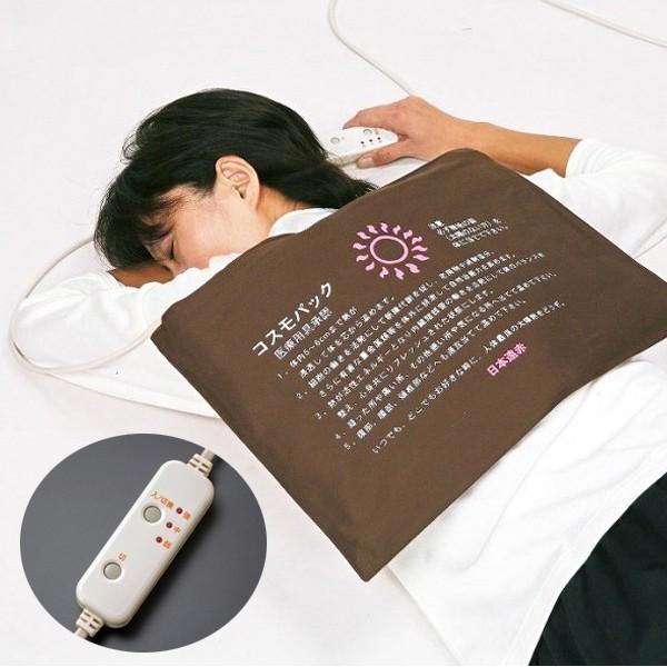 温熱効果で血行を促進し、コリや痛みを緩和する温熱療法「遠赤外線コスモパック」です。 生地にコーティングされた遠赤外線セラミックが、ヒーターの温熱を増幅して、心地よい微温熱が"身体の深部までじんわり浸透。血行を促進し、頑固な肩こりや痛みを和ら...