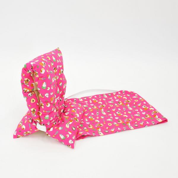 新品の綿100わた使用声や音がよく聞こえる耳穴付き。いすの座布団や背もたれとしても使えます。内側に便利な名札付です。首もと部分に短めのゴムを取り付けました。着用時や使用中のズレ防止の役割を果たします。後部に長めのゴム付。緊急時・災害時以外で...