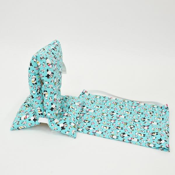 新品の綿100わた使用声や音がよく聞こえる耳穴付き。いすの座布団や背もたれとしても使えます。内側に便利な名札付です。首もと部分に短めのゴムを取り付けました。着用時や使用中のズレ防止の役割を果たします。後部に長めのゴム付。緊急時・災害時以外で...