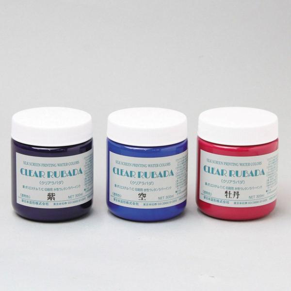 商品詳細対応生地が幅広く、淡い生地に発色のよい非常にソフトな風合いで伸縮性のある透明水性ラバーインクです。▼ 青磁釉の詳細は、下記をご参照ください。商品仕様●透明水性ウレタンラバーインク●対応メッシュ：70〜180メッシュ●表面乾燥：20〜...